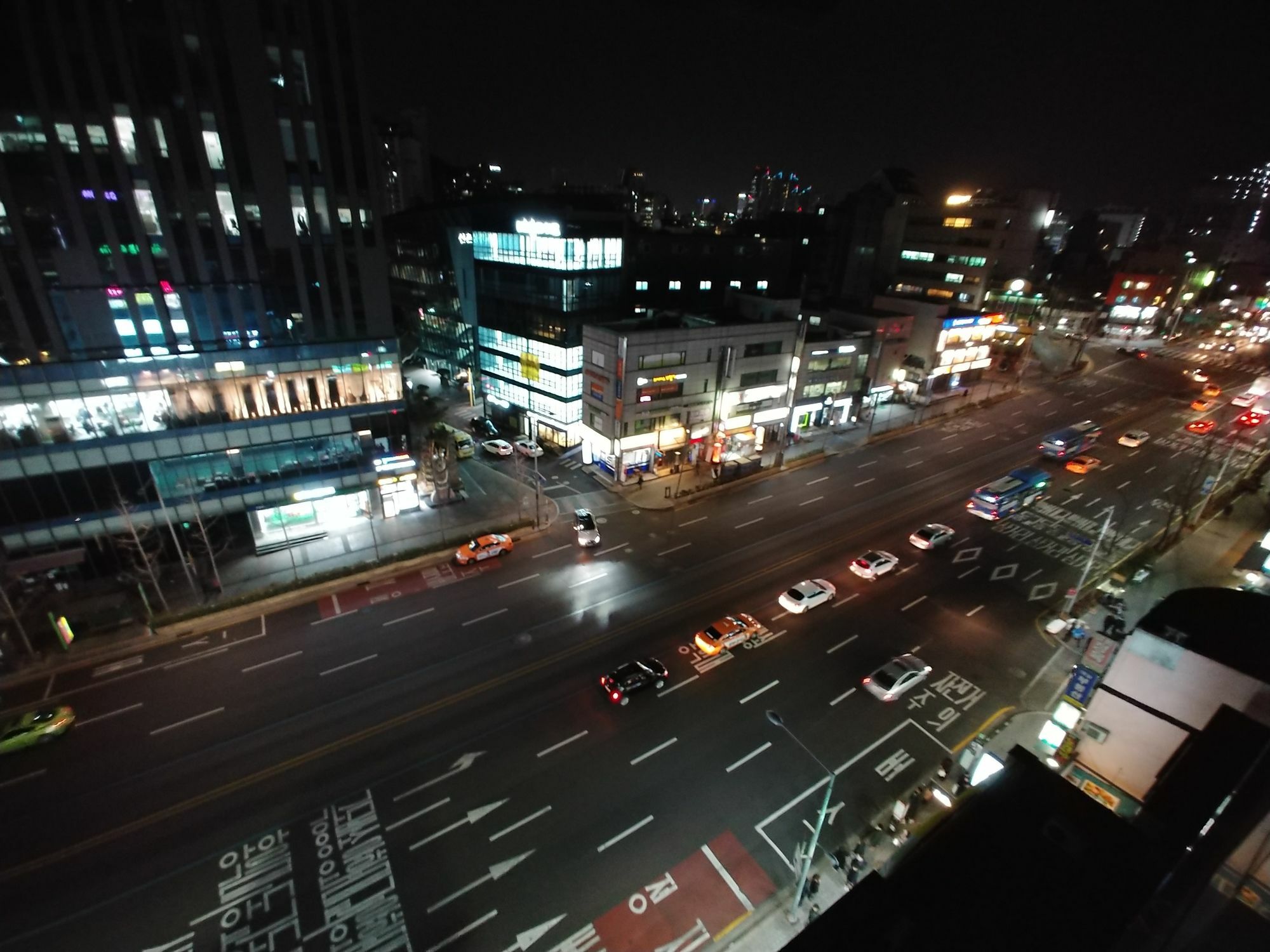 Отель Roadhouse Hongdae Shinchon Сеул Экстерьер фото